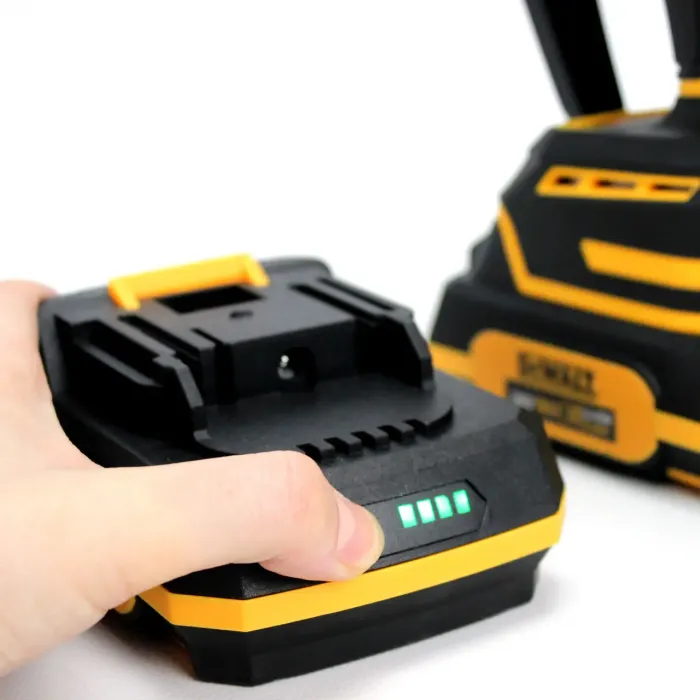 Акумуляторна безщіткова міні-пила DeWalt DCM190HN (24В, 5Аh, шина 20 см) з індикатором заряду