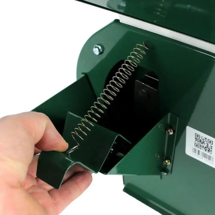 Дробилка для зерна + Млин Bosch BFS 4200 (4.2 кВт, 230 кг/год). Кормоподрібнювач для зерна та коренеплодів Дробилка для зерна + Млин Bosch BFS 4200 (4.2 кВт, 230 кг/год). Кормоподрібнювач для зерна та коренеплодів